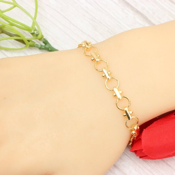 "Trendy Handmade Bracelet – A Thoughtful Gift for Girls & Women | UNVRC1599 - Picture 4 of 10